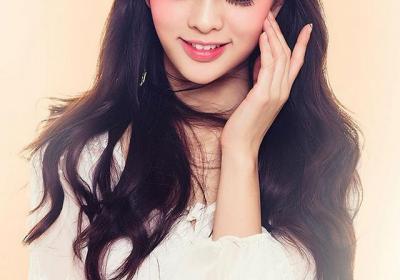大辫子小姑娘创意美术（少儿创意美术长发美女）