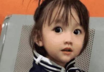 小女孩因太漂亮遭质疑为假人（小女孩因太漂亮被质疑是假人）