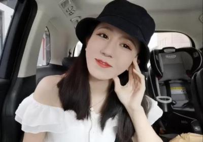 绝地求生呆妹开的车（呆妹儿在车上脱鞋）