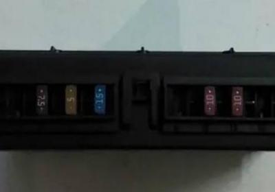 比亚迪e5保险丝在哪里