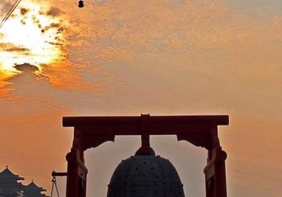 ​暮鼓晨钟是什么意思（暮鼓晨钟释义）