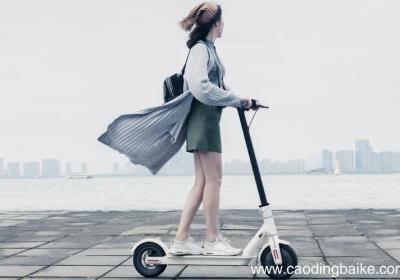 小米滑板车充电口在哪 小米滑板车充电口在哪里