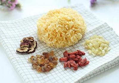 银耳,大枣,桂圆,喝茶