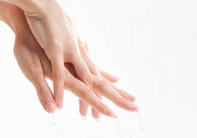 皮肤接触汽油应该用什么洗皮肤接触汽油可以用什么洗