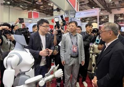 SWITCH 2025：新加坡副总理颜金勇盛赞智平方，“创新中国”代表闪耀国际舞台