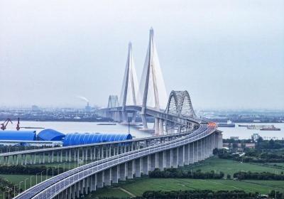 世界最大跨度斜拉桥常泰长江大桥建成通车