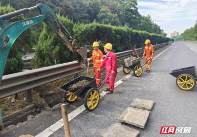不惧高温“烤”验 京港澳高速长沙段开展集约化养护攻坚