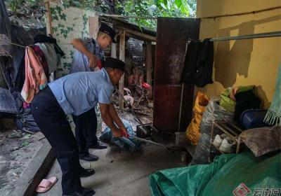 云南怒江：群众家中突现“花衣不速之客”！边境民警火速出手