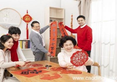 对联先读左边还是右边 对联从哪边开始读
