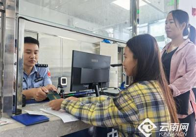 “一站式”办结！云南打洛边检站为13名跨境学童提供集中办证服务
