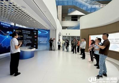 感受中国乳业硬核实力 全国党媒走进伊利“智”造 | 大河壮阔 亮丽北疆