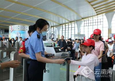 中越跨境游市场火热 云南河口北站发送越南旅客同比增长75%