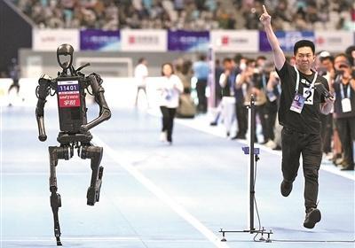 首届世界人形机器人运动会闭幕 26个冠军集体亮相