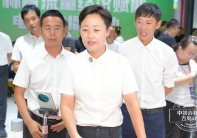 村支书现场带货 把村民的“土货”变成“网货”