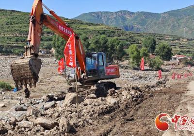 临夏公路事业发展中心应急抢险队：养护公路 确保灾后生命线安全畅通
