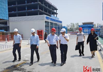 雄安新区党员干部深入一线开展大走访活动：“周周看、家家到”，叩门问需解难题