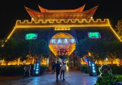 左手咖啡、右手茶！宁洱这条街藏着暑期最火的夜