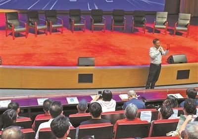 北京丰台区全域26个街镇组织“向群众报告工作会”：脱稿讲话现场答 当面问政解民忧