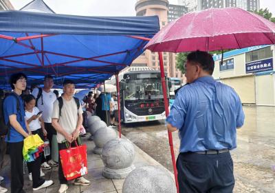 国铁广州局预计组织转运13000余名受暴雨影响旅客
