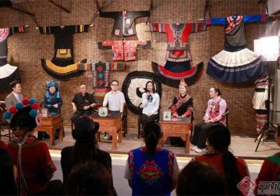 看，指尖蜜语中的文化自信——楚雄这场宣讲解码千年彝绣新图景