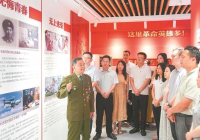 重温红色历史 凝聚奋进力量