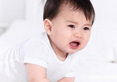 宝宝晚上老哭怎么办 宝宝晚上老爱哭怎么办