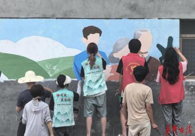 南华学子“三下乡”：画笔绘就美丽乡村新图景