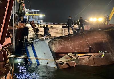 越南游船倾覆事故已致36死 仍有3人失踪