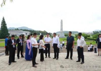王亚军参观青山里合作农场