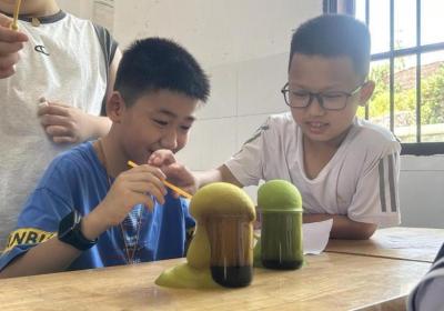 奇妙的化学，南华学子开展乡村科学夏令营