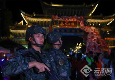 【高清组图】楚雄火把节开幕 武警官兵守护游客平安