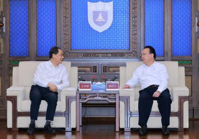 南京大学与重庆大学签署战略合作协议