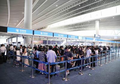 中马互免签证今日生效 山东首架马来西亚免签航班从青岛出境