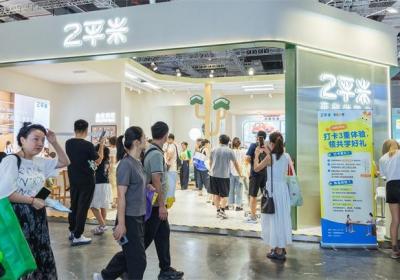 CBME上海：2平米学习桌展台人气旺，四大产品线引领家居新风尚
