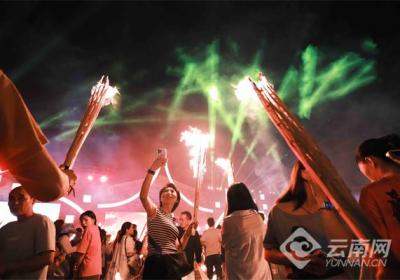 云南民族村：点燃火把节狂欢热情