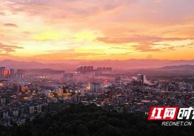 湖南新田：城市晚霞 绚丽如画组图