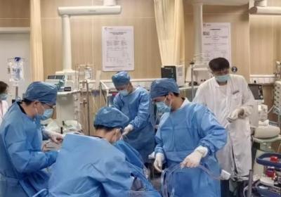 女子心跳呼吸全无 镇、市、省三级医院接力救人