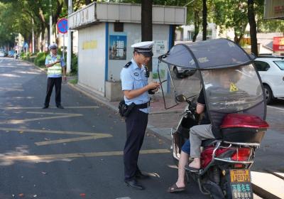 湘潭开展“摩电”交通违法集中整治