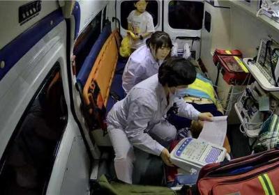 长春机场争分夺秒成功抢救突发心脏病旅客