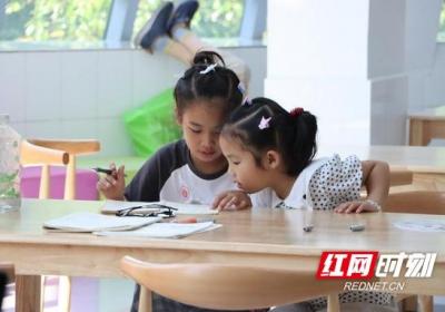 组图｜衡阳：避暑不“避书”，纳凉“充电”两不误
