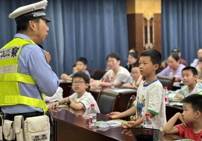 孩子夜晚出行怎样更安全？交警整理了这些干货