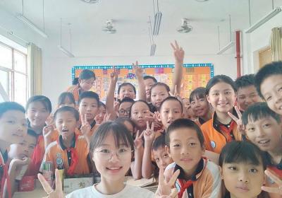 怒江教育路上支教老师的身影
