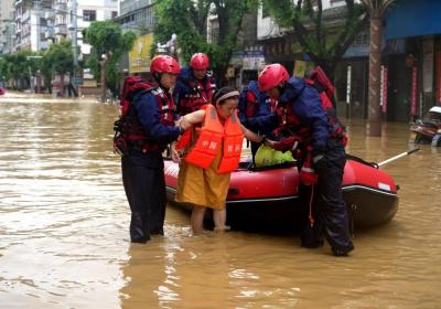 贵州榕江：党旗在灾后重建一线高高飘扬