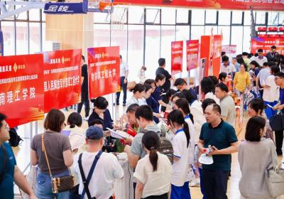30多所高校名师齐聚，面对面指导志愿填报，助力未来规划