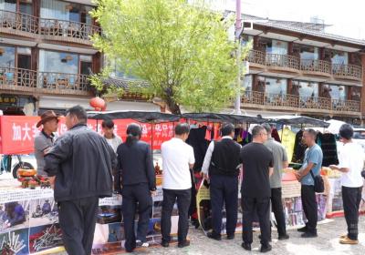 宁蒗县非遗文创产品走进泸沽湖 点亮文化传承之旅