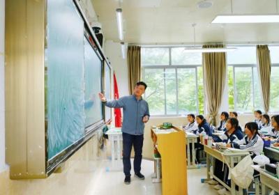 沪滇协作 | 山海相连洒青春，教育放飞脱贫梦——何隽杰老师鲁甸支教事迹