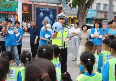 践行新风尚 文明吉林人｜萌娃“上岗”宣传交规 洮南市开展儿童交通安全实践活动