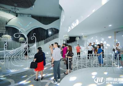 从工业遗址到文创高地 成都邀港澳台企业家“话”发展