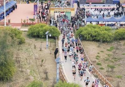 2025青海·同德“宗日杯”高原越野跑挑战赛鸣枪