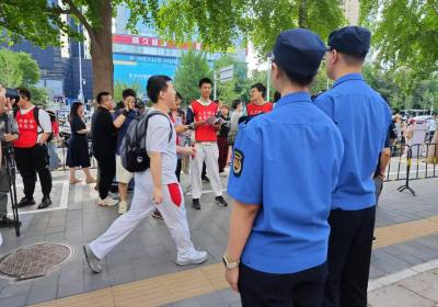 北京海淀护考开启“静音”模式 29个考点全覆盖
